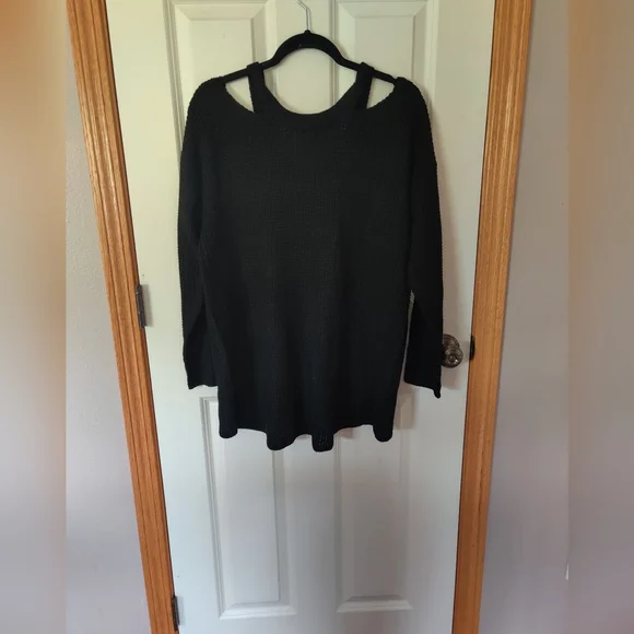 Black V-Neck Sweater - Picture 2 of 2